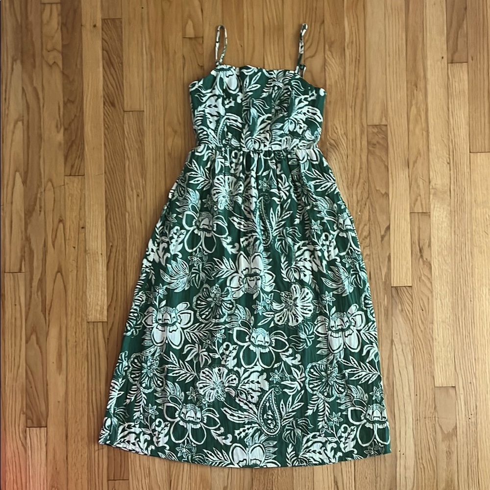 NEW/ H&M Green and White flower pattern maxi dress